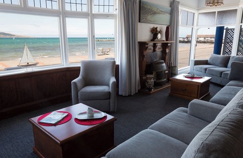 Plimmerton House | Moana Lodge - Guest House