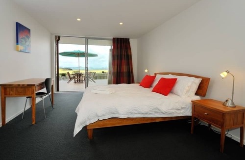Clevedon Bed & Breakfast | Kitenga Luxury Bed & Breakfast