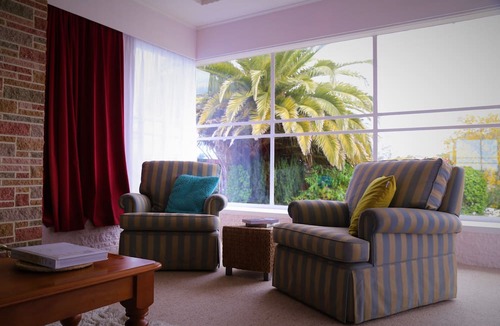 Oamaru House | Enjoy big views from this lovely home overlooking Oamaru.