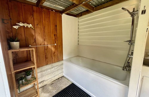 Colville Cabin | Eco Friendly Bush Cabin Retreat on a Tranquil Farm