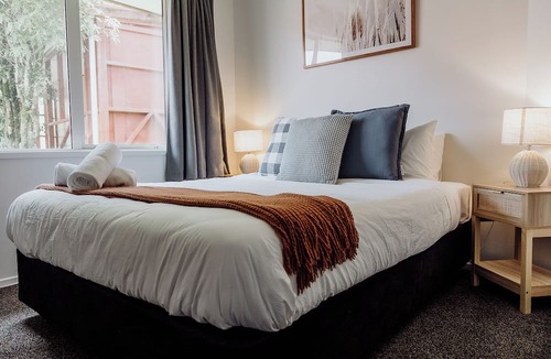 Hokitika Hotel | Lake Mahinapua Hotel