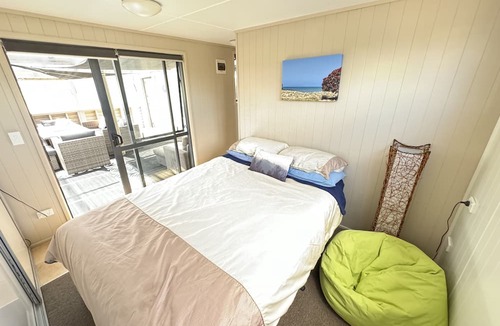Waihi Beach Cabin | Escape to the idyllic shores of Waihi Beach.