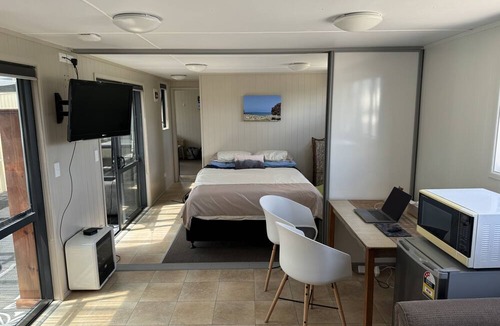 Waihi Beach Cabin | Escape to the idyllic shores of Waihi Beach.