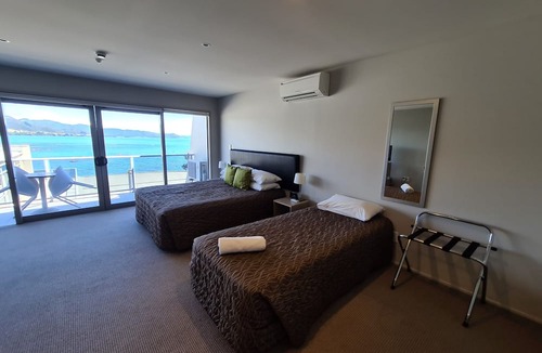 Te Kaha Hotel | Te Kaha Beach Hotel