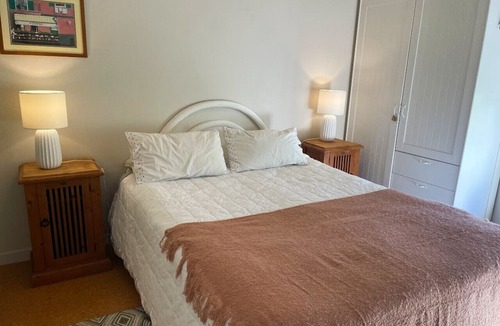 Oneroa House | Tucked away from the downtown core and centrally located for your convenience