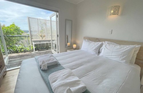Oneroa House | Tucked away from the downtown core and centrally located for your convenience