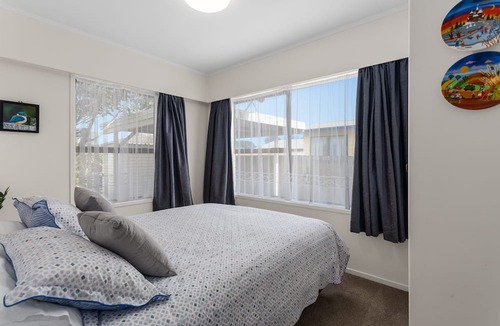 Coastlands House | A Stones Throw - Coastlands Holiday Home