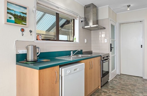 Coastlands House | A Stones Throw - Coastlands Holiday Home