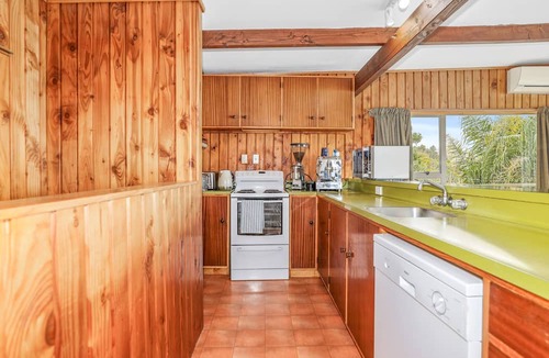 Tikitere House | The Lakes Edge - Lake Rotoiti Holiday Home