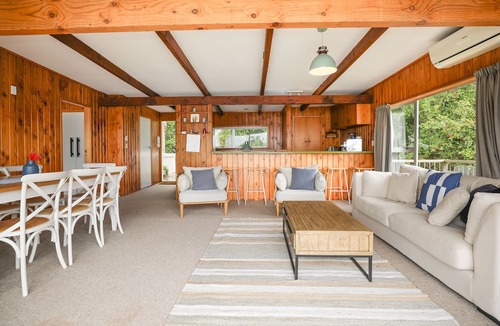 Tikitere House | The Lakes Edge - Lake Rotoiti Holiday Home