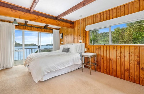 Tikitere House | The Lakes Edge - Lake Rotoiti Holiday Home