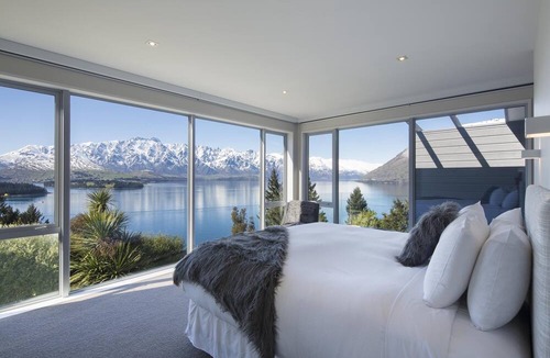 Fernhill Villa | The Views and Spa by Staysouth