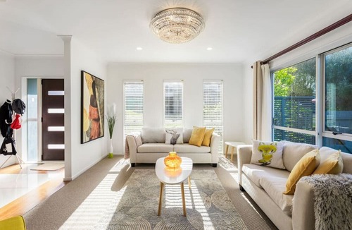 Mount Albert House | 5-Bedroom Gem | Parking | Sandringham-Mount Eden