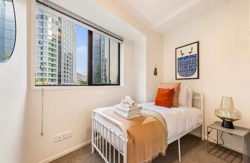 Grafton Apartment | Prime location - 2BR Urban retreat I Zodiak Stays