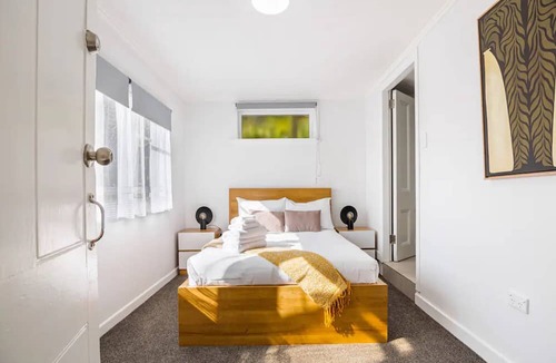 Grey Lynn Apartment | Freshly Renovated Grey Lynn 3Br Unit!