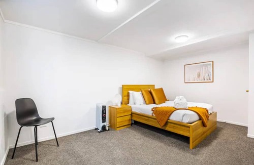 Grey Lynn Apartment | Freshly Renovated Grey Lynn 3Br Unit!