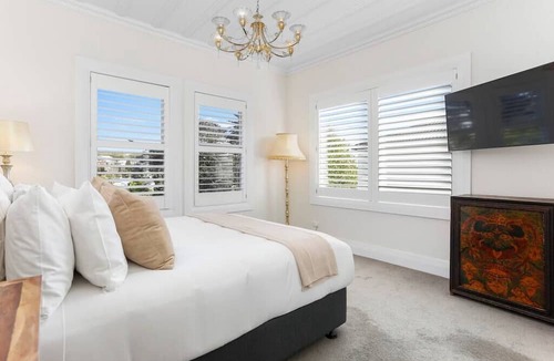 Freemans Bay House | Elegant 5-Bedroom Villa in Freemans Bay
