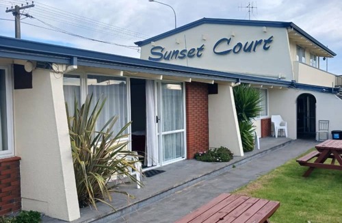 Westshore Hotel | Sunset court Motel