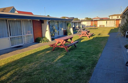 Westshore Hotel | Sunset court Motel