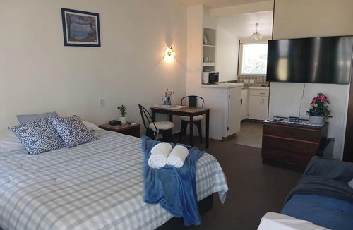Westshore Hotel | Sunset court Motel