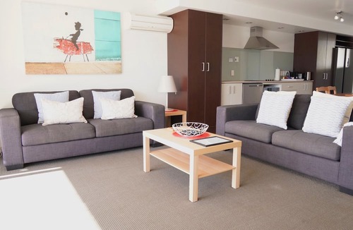 Paihia Apartment | 2 Bedroom Beach Frontage Apartment