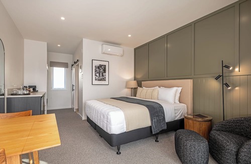Bulls Hotel | The Stables Motel