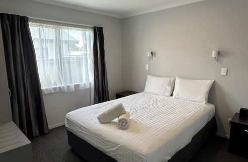 Waiotahi Hotel | Eastland Pacific Motor Lodge
