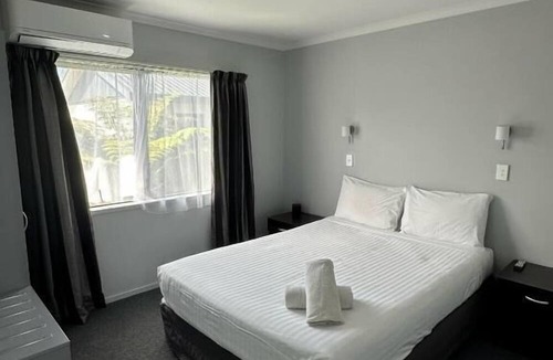 Waiotahi Hotel | Eastland Pacific Motor Lodge