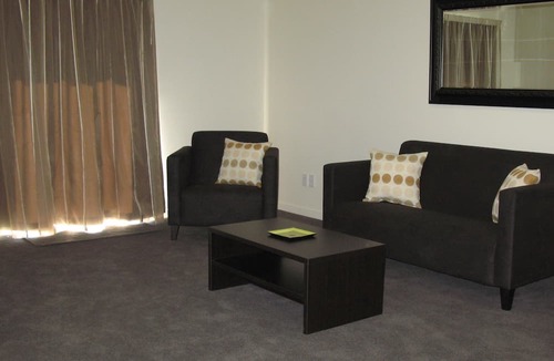 Woodend Hotel | Pegasus Gateway Motels and Apartments