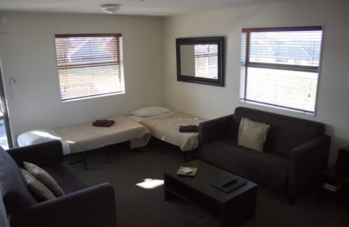 Woodend Hotel | Pegasus Gateway Motels and Apartments