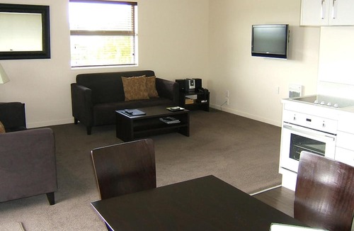 Woodend Hotel | Pegasus Gateway Motels and Apartments