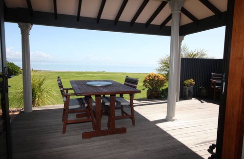 Te Puru Cabin | Te Puru Beach Lodge