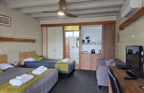 Hastings Hotel | Elmore Lodge Motel
