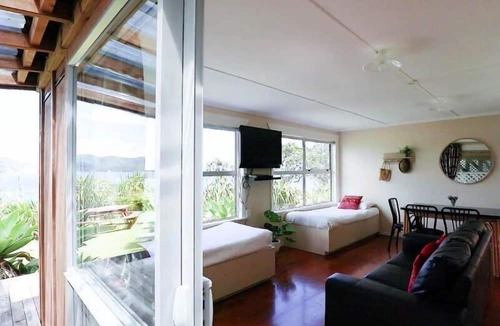 Tryphena Hotel | Tipi and Bob's Waterfront Lodge