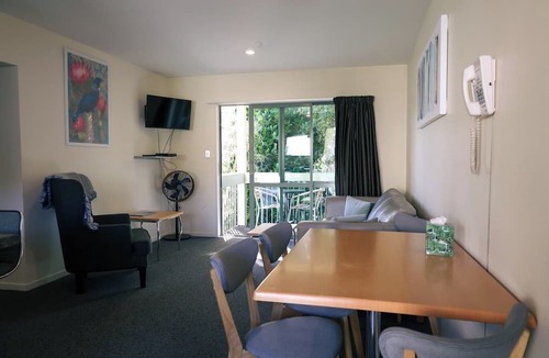 Akaroa Hotel | La Rochelle Motel