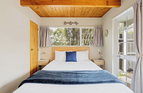Two Mile Bay Hotel | Cottage Mews Motel