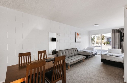 Tauranga Hotel | Roselands Motel
