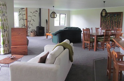 Oropi Bed & Breakfast | Rolling Hills Country Stay B&B