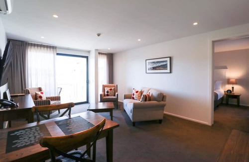Wanaka Hotel | West Meadows Motel
