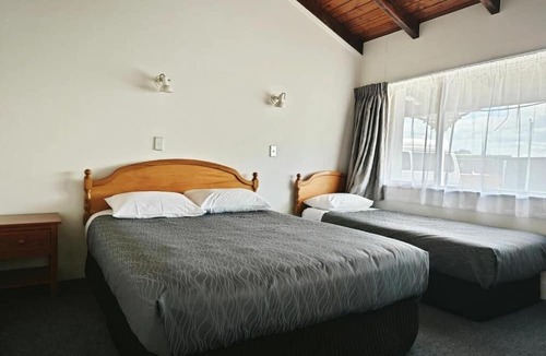 Te Puna Hotel | Accommodation Te Puna