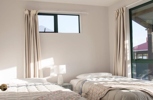 Barrytown House | Rataview Accommodation