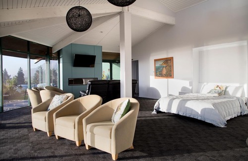 Barrytown House | Rataview Accommodation