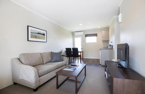 Tauranga South Hotel | Colonial Court Motor Inn