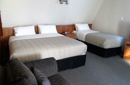 Papakura Hotel | Colonial Motel