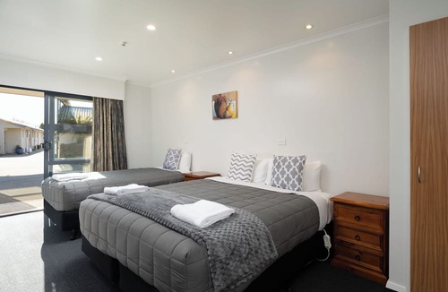 Blenheim Cabin | Grove Park Motor Lodge