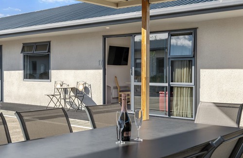 Blenheim Cabin | Grove Park Motor Lodge