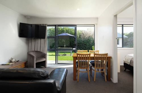 Blenheim Cabin | Grove Park Motor Lodge