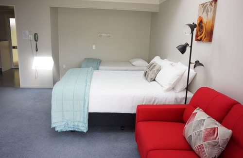Waipahihi Hotel | Phoenix Resort