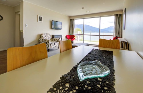 Te Anau Hotel | Marakura Deluxe Motels