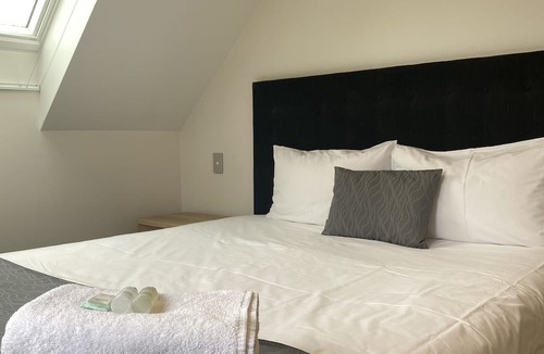 Edgeware Hotel | MCM Motel